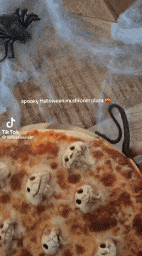 Мы рискнули и сделали «жуткую» пиццу из TikTok. И вот что из этого вышло