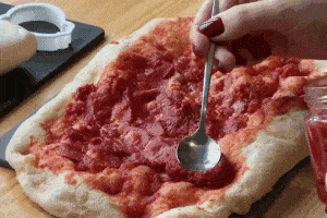 Мы рискнули и сделали «жуткую» пиццу из TikTok. И вот что из этого вышло