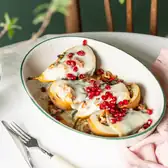 Запечённые груши с&nbsp;козьим сыром и&nbsp;орехами