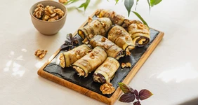 Рулетики из баклажанов с сыром и чесноком