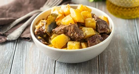 Тушёная картошка с мясом в мультиварке