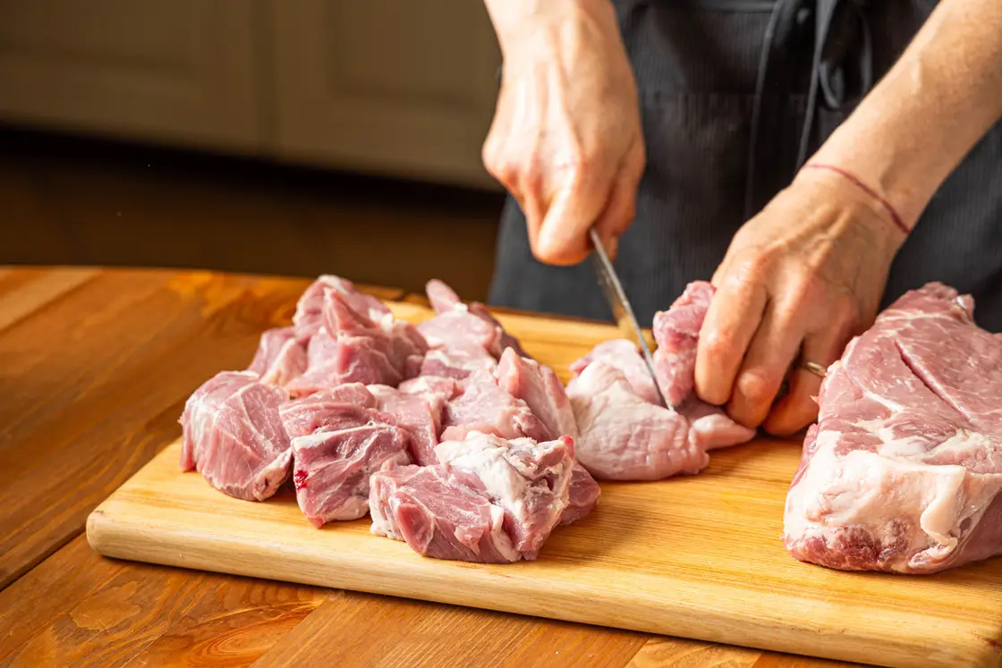 Шашлык из свиной шеи на майонезе — рецепт от ВкусВилл