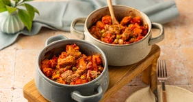 Жаркое из шашлыка с овощами в горшочках
