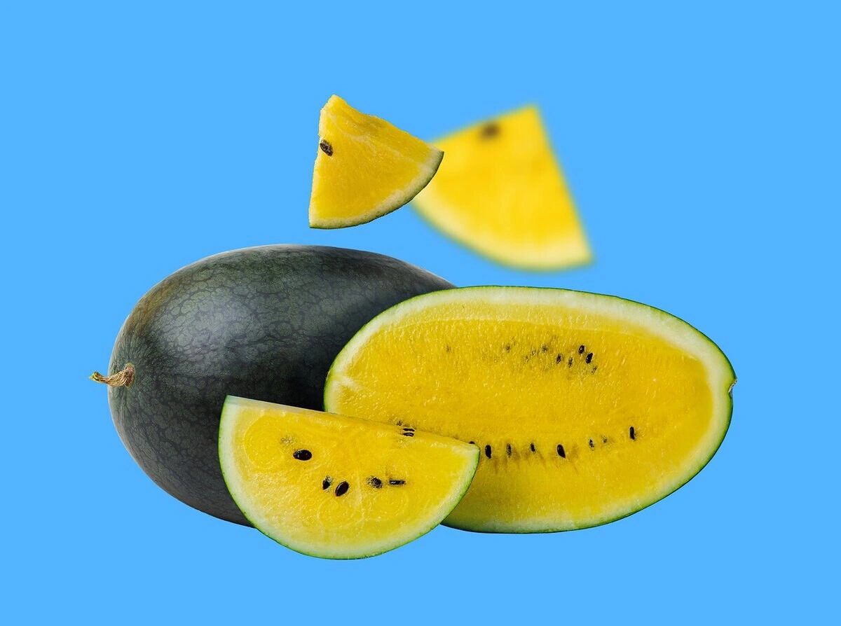 Торт-мини с ананасом, грецким орехом и сметанным кремом и арбуз желтый “Яйцо дракона”