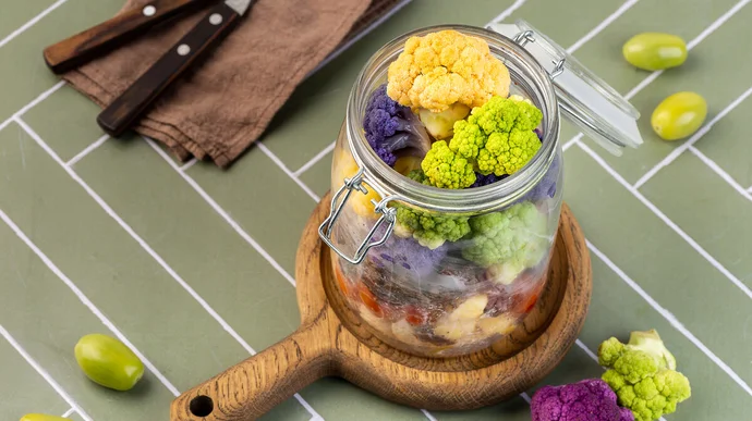 Стейк с&nbsp;картофелем, овощами и&nbsp;брусничным соусом в&nbsp;банке