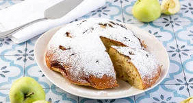 Шарлотка с яблоками в мультиварке