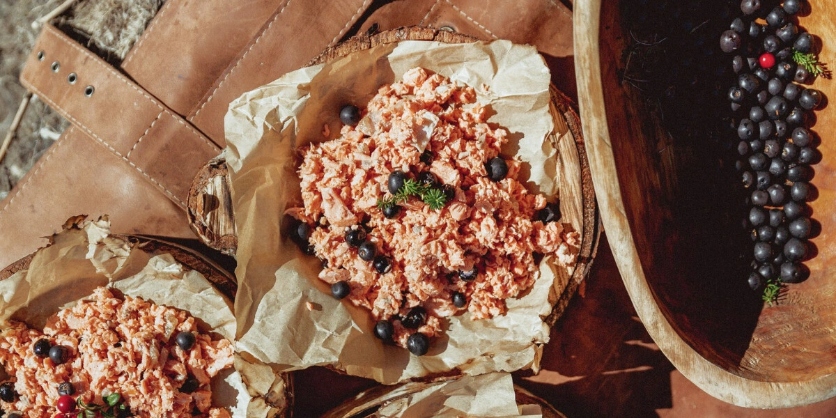 Готовим кылыкыл из&nbsp;нерки и&nbsp;ягод на&nbsp;костре на&nbsp;Халатырском пляже