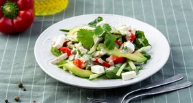 Салат с курицей и печёным перцем