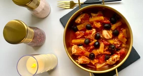 Рагу с тыквой, индейкой и маслинами