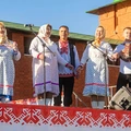 Местные артисты исполняют марийские песни © Фото Никита Луковников
