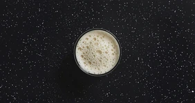 Правда ли, что пить кефир на ночь очень полезно