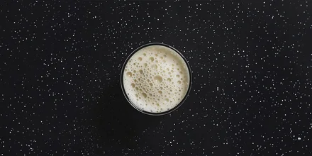 Правда ли, что пить кефир на ночь очень полезно