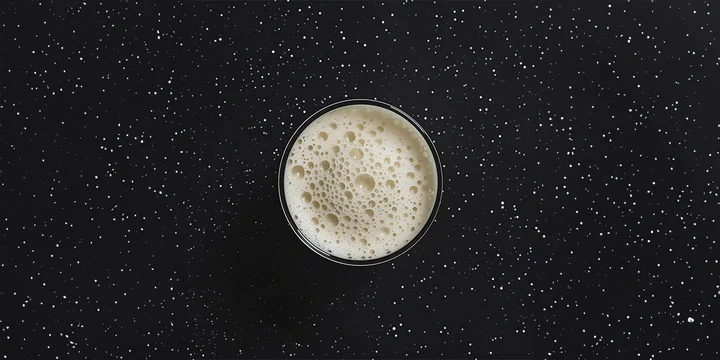 Правда ли, что пить кефир на ночь очень полезно