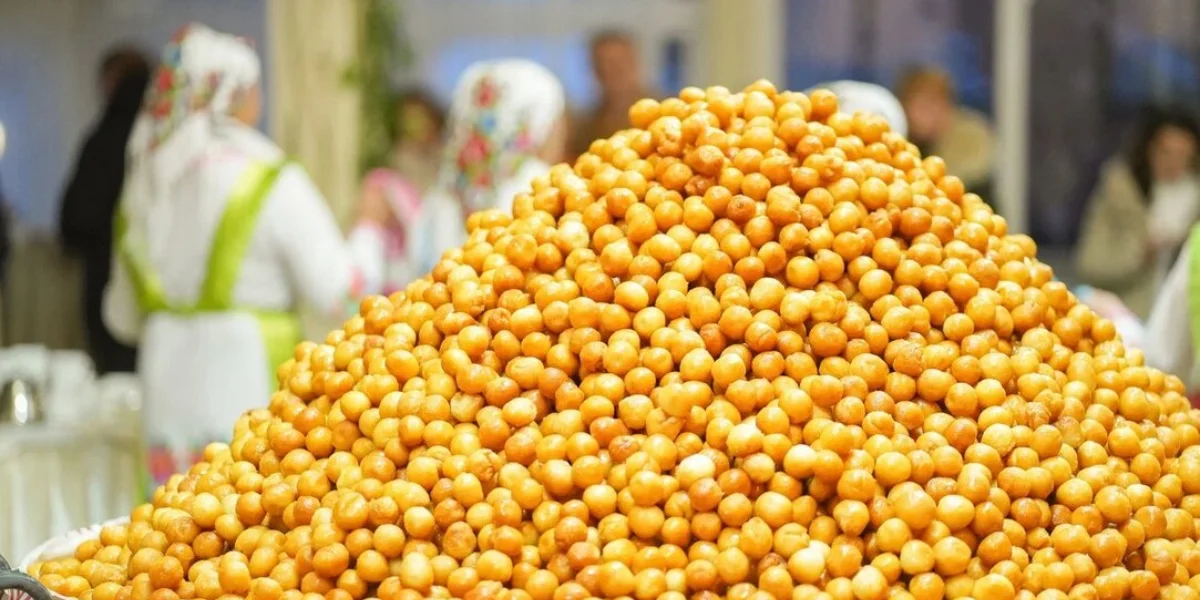 Та самая башня-рекордсмен из колобков «ÿяча́». Фотоархив трактира «Тёплая речка»