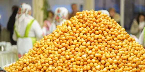 Та самая башня-рекордсмен из колобков «ÿяча́». Фотоархив трактира «Тёплая речка»