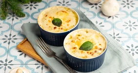 Жюльен с курицей, грибами и сыром
