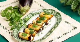 Рулетики из баклажанов с сыром и яйцом