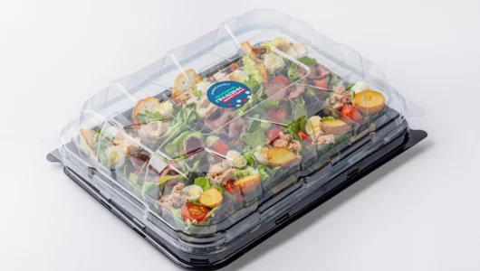 Ассорти салатов (Нисуаз, с Ростбифом, Цезарь с индейкой) в фуршетных стаканчиках, 15 шт