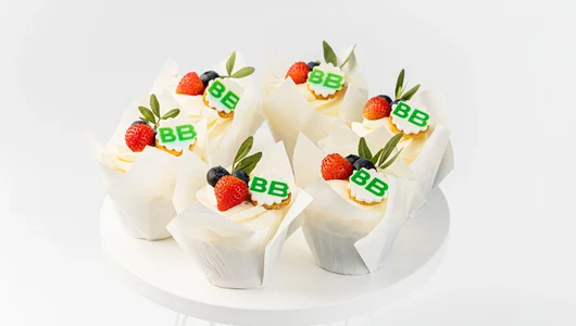 Капкейки с индивидуальным дизайном, 12 шт Капкейки с индивидуальным дизайном, 12 шт