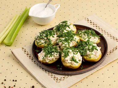 Картофель, фаршированный курицей и сельдереем