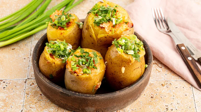 Картофель, фаршированный беконом и болгарским перцем