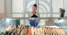 Морошка, нельма и полутуша коровы: что можно купить на Крестьянском рынке в Якутске
