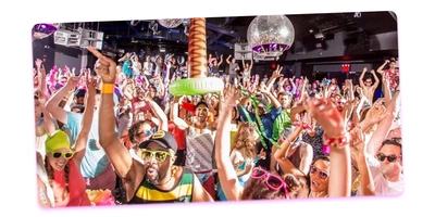 Фотографии с&nbsp;официального аккаунта Daybreaker в&nbsp;ознакомительных целях