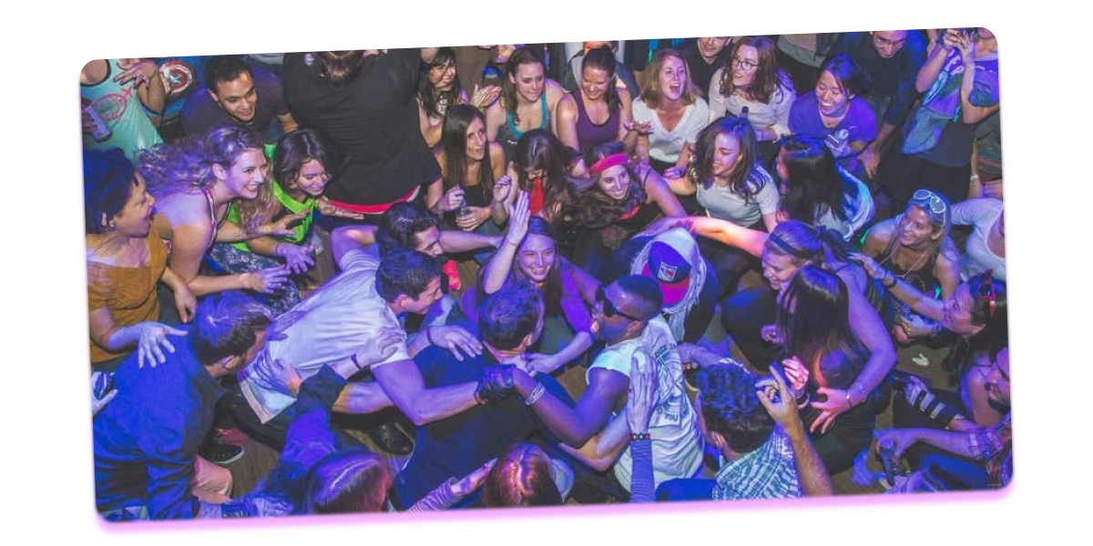 Фотографии с&nbsp;официального аккаунта Daybreaker в&nbsp;ознакомительных целях