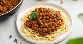 Спагетти с чечевичным соусом