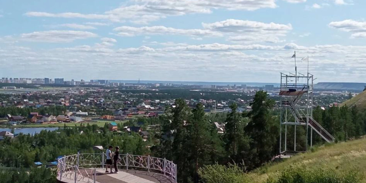 Панорама Якутска со смотровой площадки парка «Урдэл». Фото Лены Кулачиковой