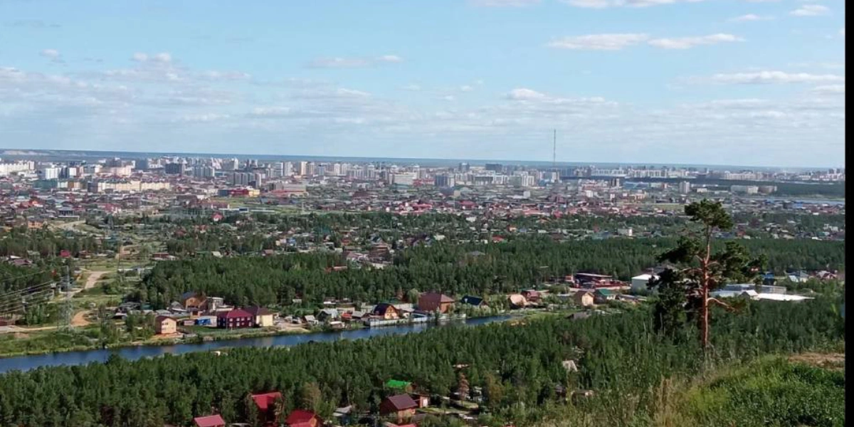 Панорама Якутска со смотровой площадки парка «Урдэл». Фото Лены Кулачиковой
