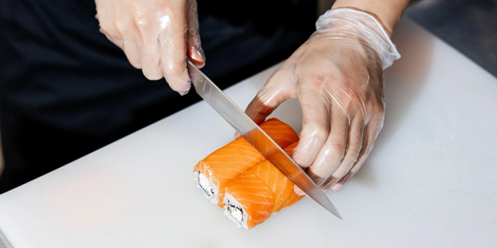 Мне снился сом: как готовят роллы на&nbsp;секретной кухне ВкусВилла