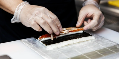 Мне снился сом: как готовят роллы на&nbsp;секретной кухне ВкусВилла