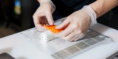 Мне снился сом: как готовят роллы на&nbsp;секретной кухне ВкусВилла