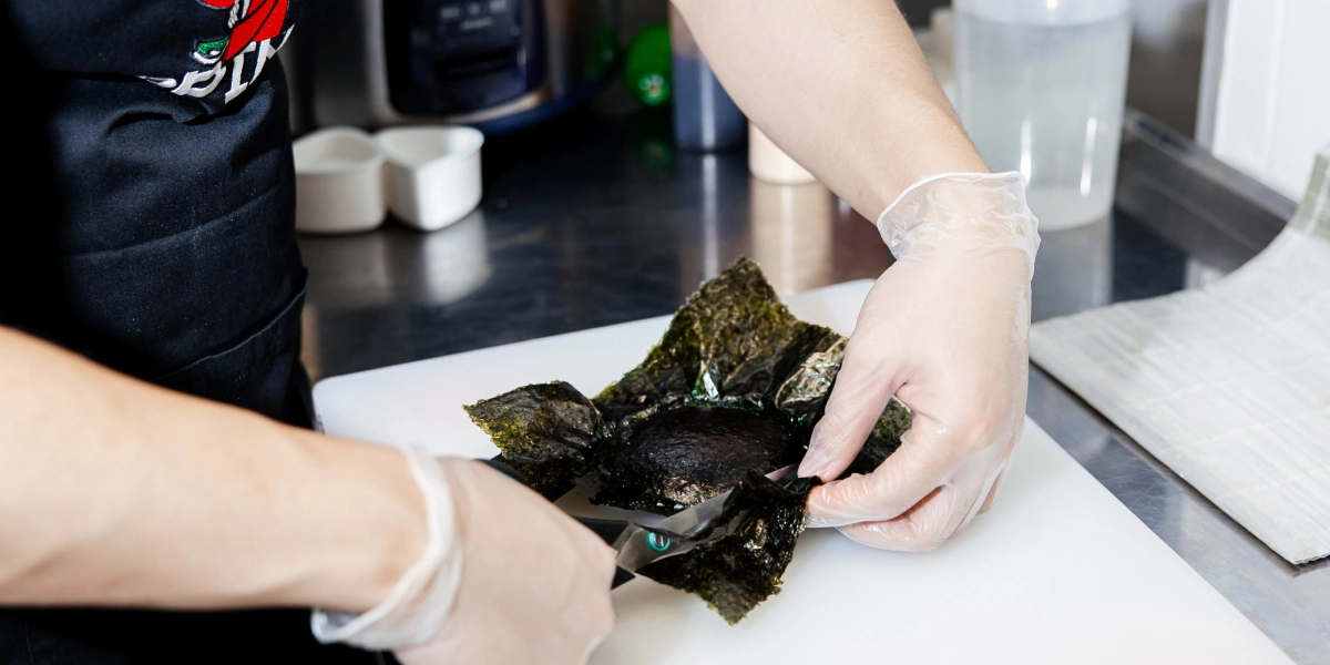 Мне снился сом: как готовят роллы на&nbsp;секретной кухне ВкусВилла