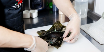 Мне снился сом: как готовят роллы на&nbsp;секретной кухне ВкусВилла