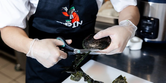 Мне снился сом: как готовят роллы на&nbsp;секретной кухне ВкусВилла