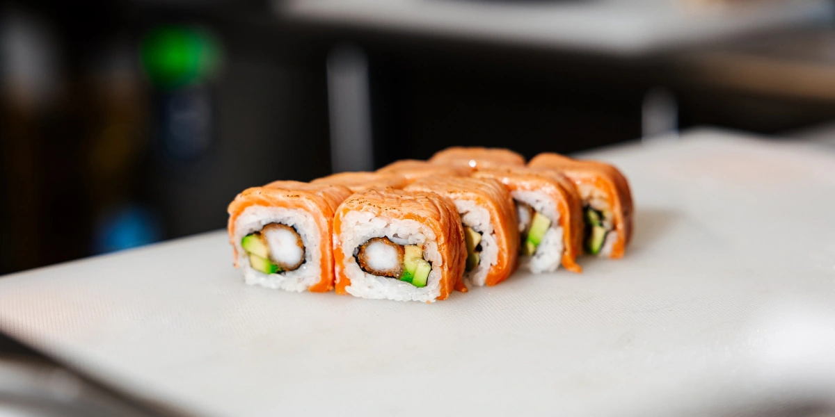 Мне снился сом: как готовят роллы на&nbsp;секретной кухне ВкусВилла