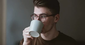Что ест и пьёт студент, когда есть деньги и их нет
