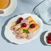 Блины с&nbsp;маскарпоне, вишней и&nbsp;кофе