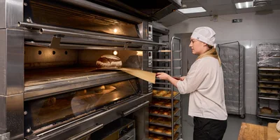 Как актриса превратила хлеб в холсты