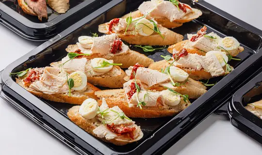 Брускетта цезарь с индейкой, 10 шт