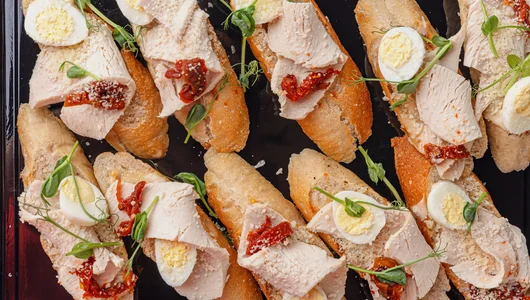 Брускетта цезарь с индейкой, 10 шт