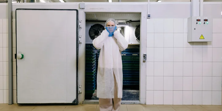 А вот и Лилия — маркетолог компании «Эвопит». Она морозильную камеру тоже обходит стороной и не ест глютен уже второй год