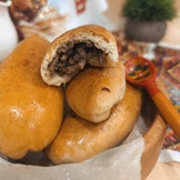 Пуховые пирожки с мясом