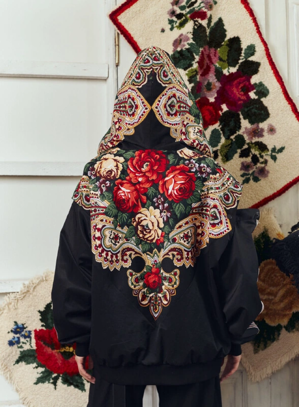 Русский фольклор в&nbsp;моде: как лапти, понёвы и&nbsp;кокошники вошли в&nbsp;гардеробы 2025 года