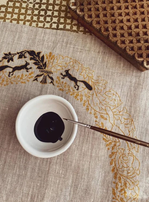 Русский фольклор в моде: как лапти, понёвы и кокошники вошли в гардеробы 2025 года