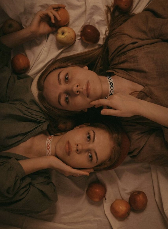 Русский фольклор в&nbsp;моде: как лапти, понёвы и&nbsp;кокошники вошли в&nbsp;гардеробы 2025 года