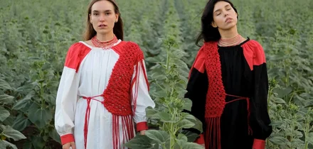 Русский фольклор в моде: как лапти, понёвы и кокошники вошли в гардеробы 2025 года