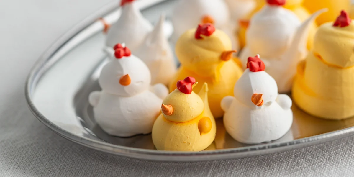 Как украсить кулич: 7 трендовых идей для декора